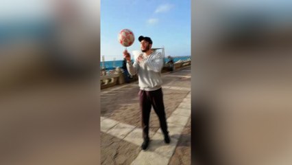 شباب إسكندرية يمارس رياضة "free style" على البحر لمواجهة كورونا