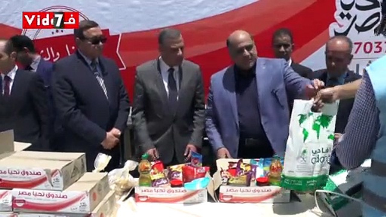محافظ سوهاج يستقبل 4 آلاف كرتونة مواد غذائية تو...