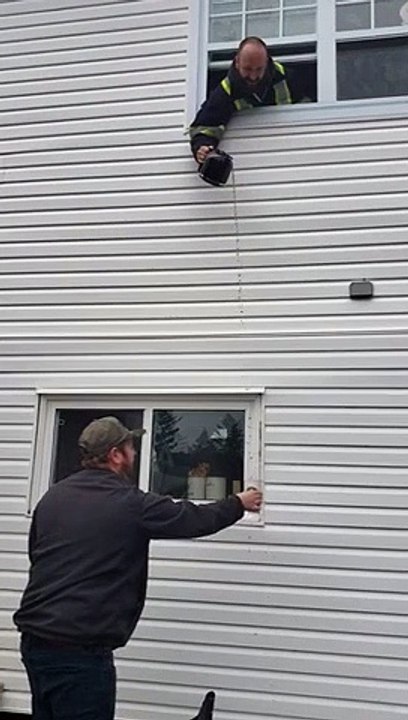 Servir une tasse de café du 1er étage !