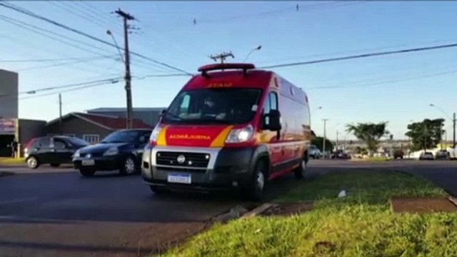 Jovem fica ferido após colisão entre carro e moto no Bairro São Cristóvão