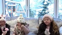 Sophia, Isabella  e Alice Brincando de Neve e Montando um Boneco de Neve