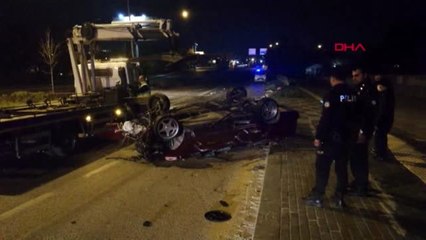 ANKARA-Ağaca ve direğe çarpan otomobil ters döndü 2 yaralı