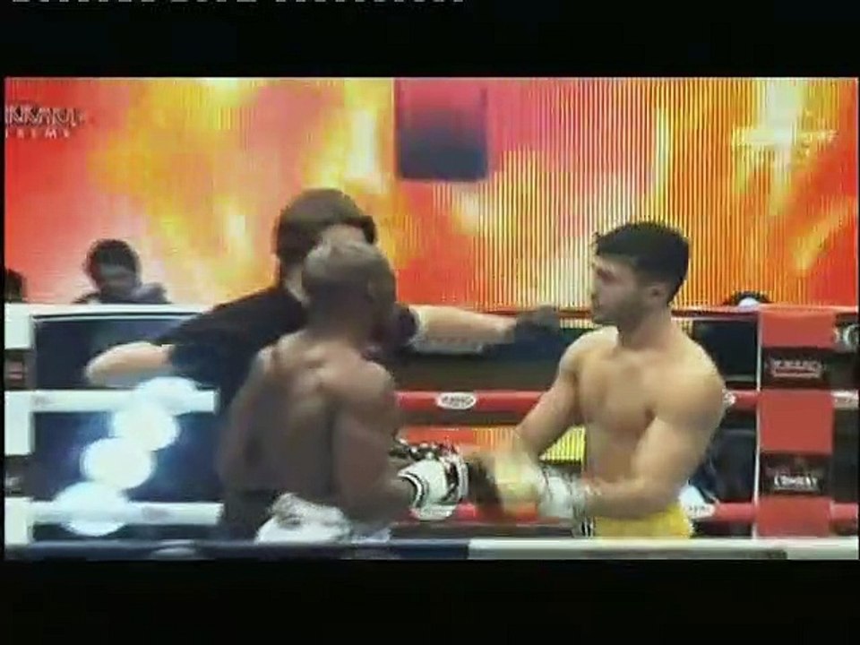 Djimé COULIBALY vs Armen PETROSYAN  (Yokkao Extrème 21 janvier 2012  Italie)