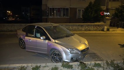 Virajı alamayan otomobil kaldırıma çıkıp yan yola girdi: 1 yaralı