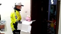 Polis amcalarından Belinay ve Beril'e doğum günü sürprizi