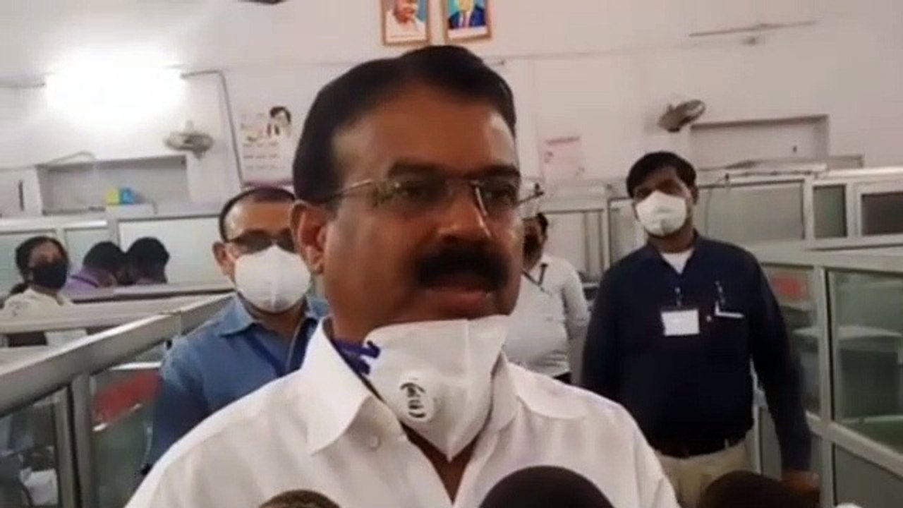 इटावा: जिला अधिकारी ने सरकारी कर्मचारियों से की अपील