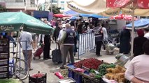 Antalya'da semt pazarlarında kısıtlama kuyruğu