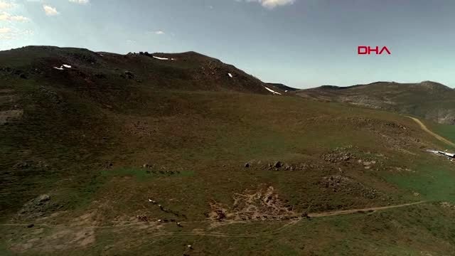 AFYONKARAHİSAR Emir Dağları'nda havadan görüntülenen yılkı atları büyüledi