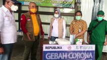Wali Kota Bekasi Rahmat Efendi menerima bantuan berupa alat kesehatan dari BPJS Kota Bekasi.