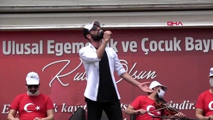 Antalya'da işsiz müzisyen ve sanatçıların mahalle konserleri başladı