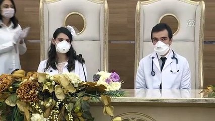 Momen Manis Dokter Turki Menikah di Tengah Pandemi Covid-19