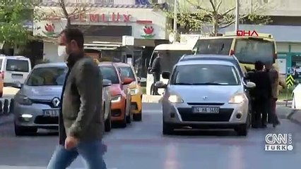 Yasağa rağmen araçların camını silen çocuklar kamerada