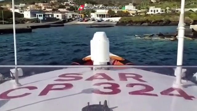 Lampedusa-Linosa - Guardia Costiera trasporta tamponi Covid a Palermo (21.04.20)