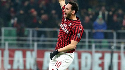 Hakan Çalhanoğlu, Milan ile olan sözleşmesini uzatıyor