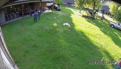 Il filme la construction de sa piscine en accéléré ! Ça donne envie