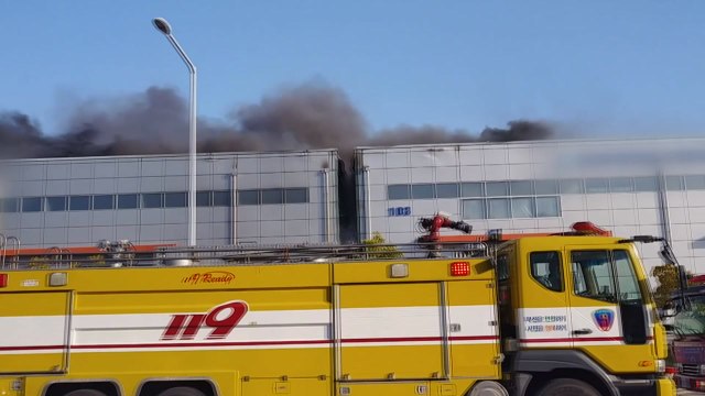 부산 유통단지 창고에서 불...1억 5천만 원 피해 / YTN