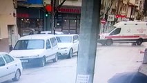 BURSA Otomobil ile ambulansın çarpıştığı kaza kamerada