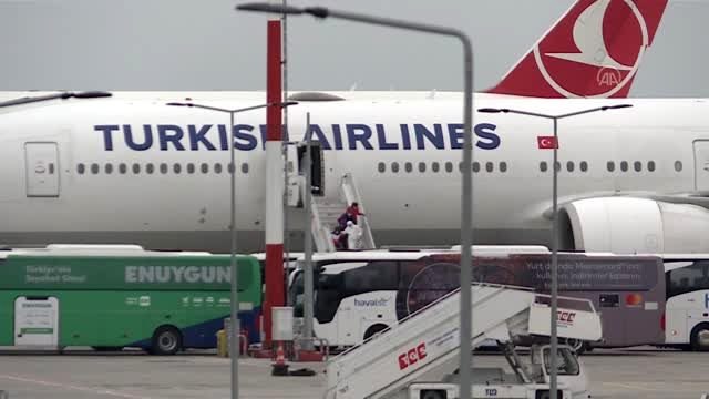 İngiltere'deki Türk vatandaşları İstanbul'a getirildi