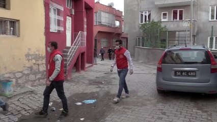 2 kardeş kumbarada biriktirdikleri parayı Milli Dayanışma Kampanyası'na bağışladı