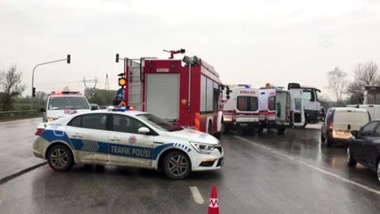 Kamyonla otomobil çarpıştı: 1 ölü, 3 yaralı