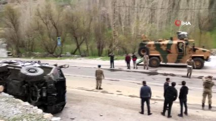 Çatak'ta askeri araç devrildi: 6 yaralı