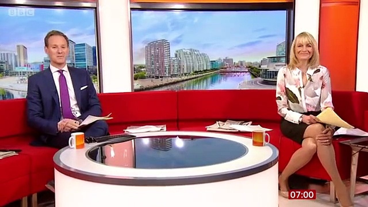 Coronavirus frontline: hospital staff "overwhelmed" by “onslaught of admissions” - BBC News