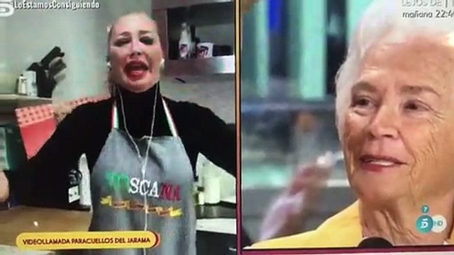 Belén Esteban canta a su madre y a toda la gente mayor que está en casa