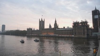 El Reino Unido sigue sin ver el pico del COVID-19 y registra 823 muertos más