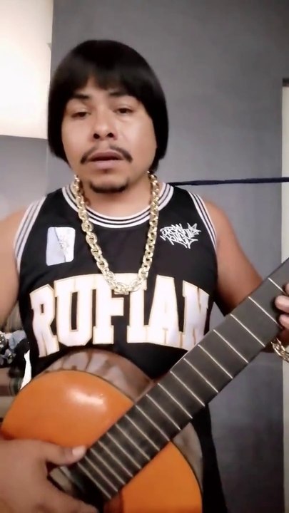tutorial de tocar guitarra sin cuerda por el chaparro chuacheneger