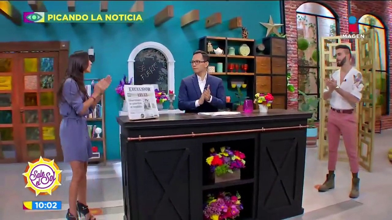 ¡Taxista es ovacionado por médicos!