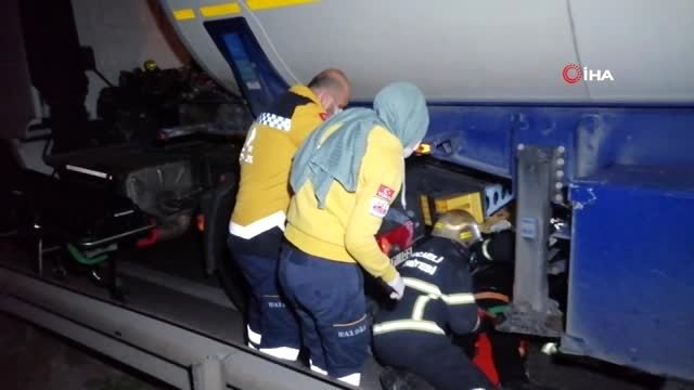 Yolun karşısına geçmek isterken tankerin altında kalan yaya ağır yaralandı