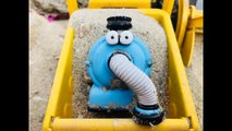 BEACH Sand Castle and Digging with NOO NOO TOY Video-