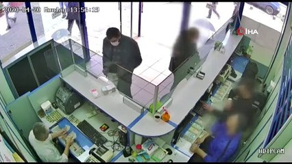 Dolar bozduran müşteriye yanlışlıkla euro verdi...O anlar kamerada