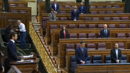 Скачать видео: El Congreso guarda un minuto de silencio por los fallecidos