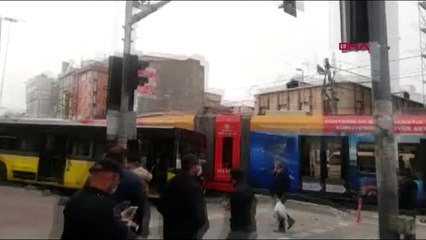 SULTANGAZİ'DE RAYDAN ÇIKAN TRAMVAY OTOBÜSE ÇARPTI