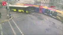 Tramvayın otobüs ile çarpıştığı kaza kamerada