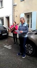 Coronavirus. Gironde :  à Monségur, des habitants chantent tous les soirs pour le personnel soignant
