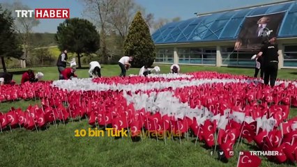 10 bin bayraktan yapılan Türkiye haritası ile 100. yıl kutlaması
