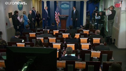 Trump congela dos meses la concesión de las 'green card' a extranjeros