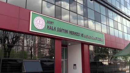 Gönüllü kadınlardan sağlık çalışanları için maske mesaisi