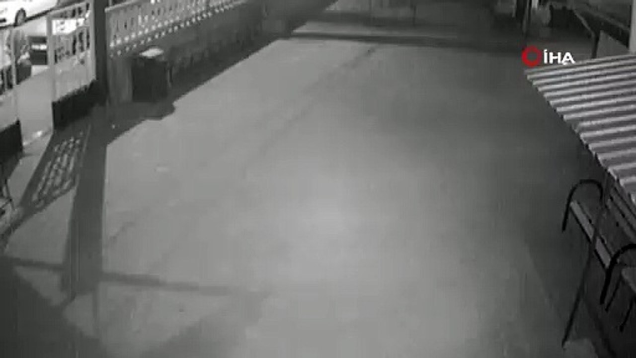 Cami yardım kutularını çalan hırsızlar güvenlik kameralarına yansıdı