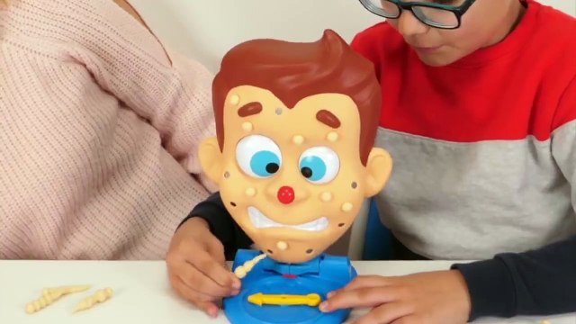 Ne Jamais Éclater les Boutons de Pimple Pete ! (Jeu de Société the Pimple Popping Game)