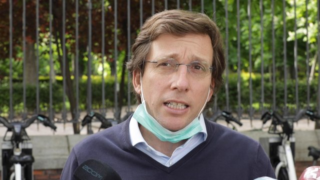 Almeida anima a madrileños a utilizar la bicicleta