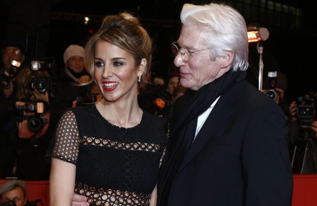 Richard Gere y Alejandra Silva reciben a su seg...
