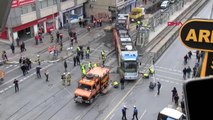 SULTANGAZİ'DE RAYDAN ÇIKAN TRAMVAY OTOBÜSE ÇARPTI AKTÜEL EK GÖRÜNTÜLER