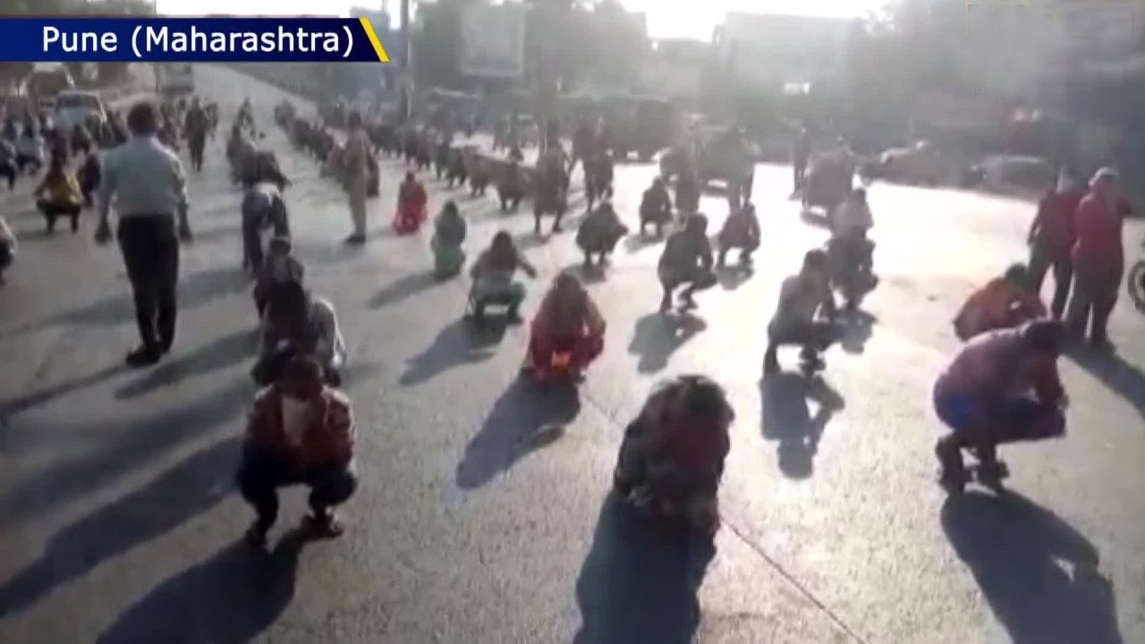 Watch : లాక్ డౌన్ లో రోడ్లపై తిరిగే వాళ్ళకి కొత...