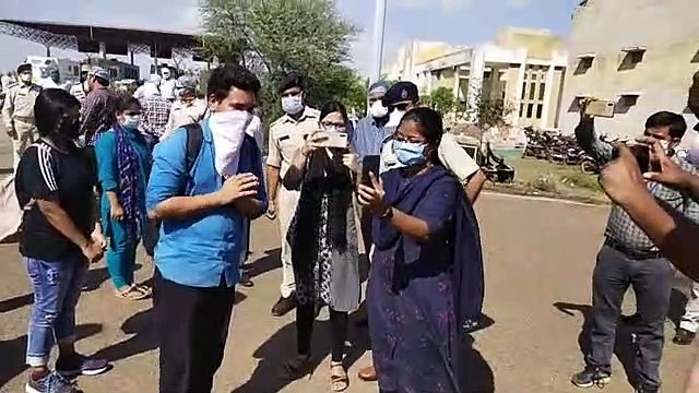 लॉक डाउन के दौरान कोटा से लाए गए छात्र, शिवपुरी नाके पर पहुंचे