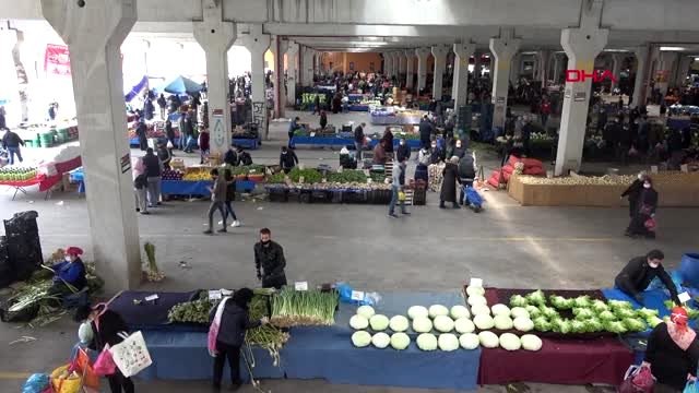 KOCAELİ Sosyal mesafe kuralını ihlal ederek, Ramazan alışverişi yaptılar