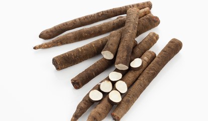 Discover Salsify: The Unique Oyster-Flavored Root 🥢