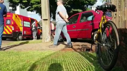 Duas pessoas ficam feridas em acidente entre carro e bicicleta no Bairro Pacaembu